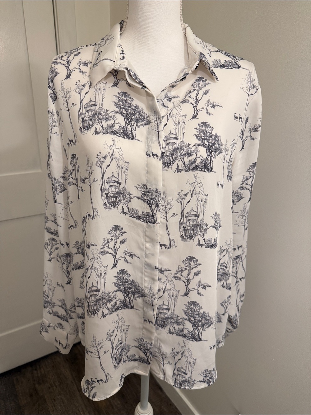 H&M Women’s Button Down Landscape Deer Gazebo Trees Soft Blouse Shirt Size 14